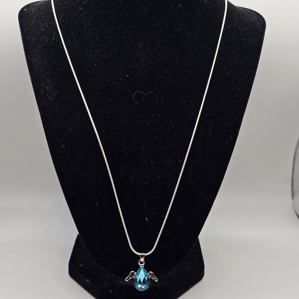 Stunning Silver Blue Rain Drop Luster Cubic Zirconia Crystal Pendant Necklace - Picture 2 of 4